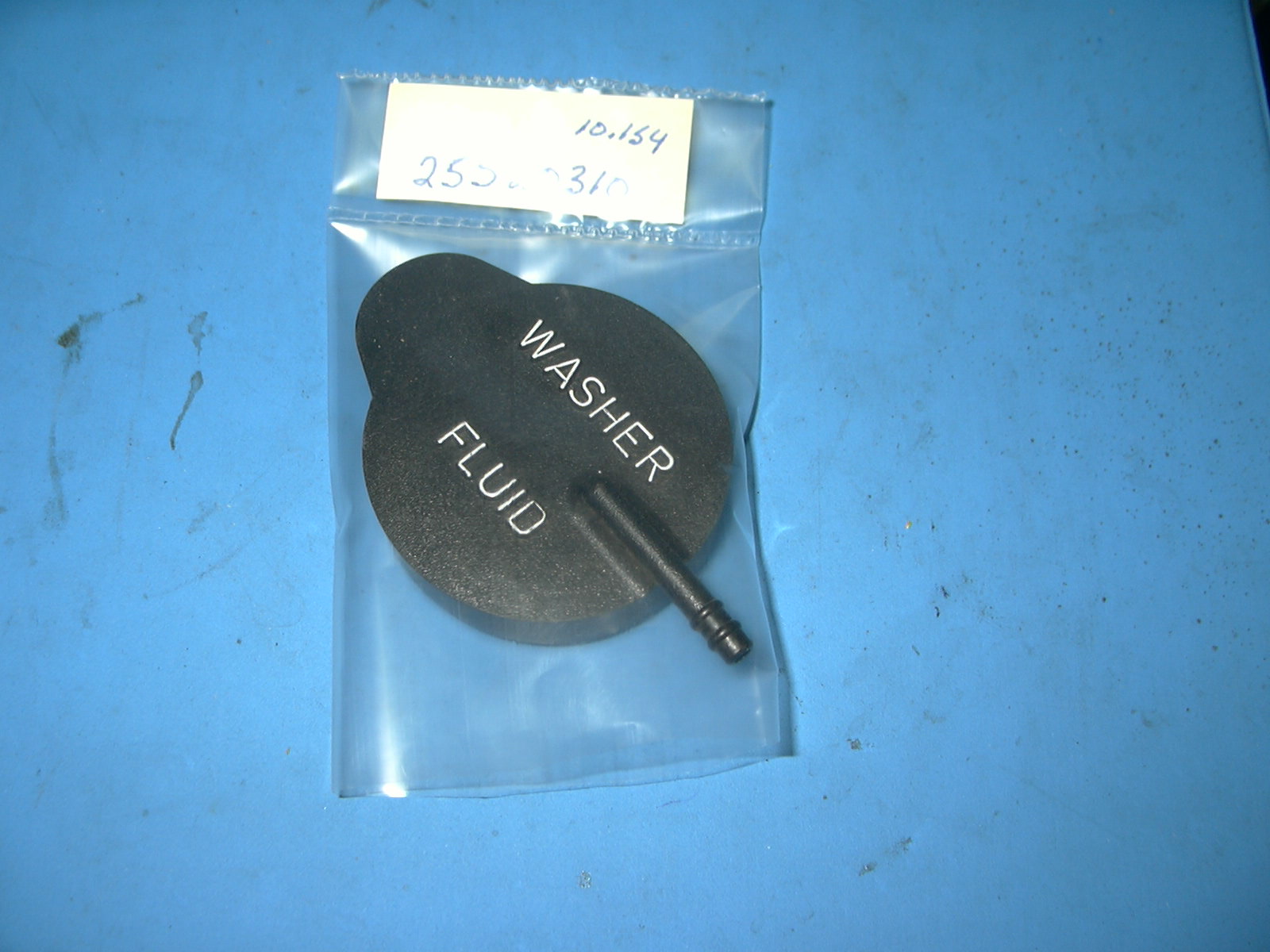 1982 - 1992 GM Windshield Washer Fluid Cap NOS # 25520310 package