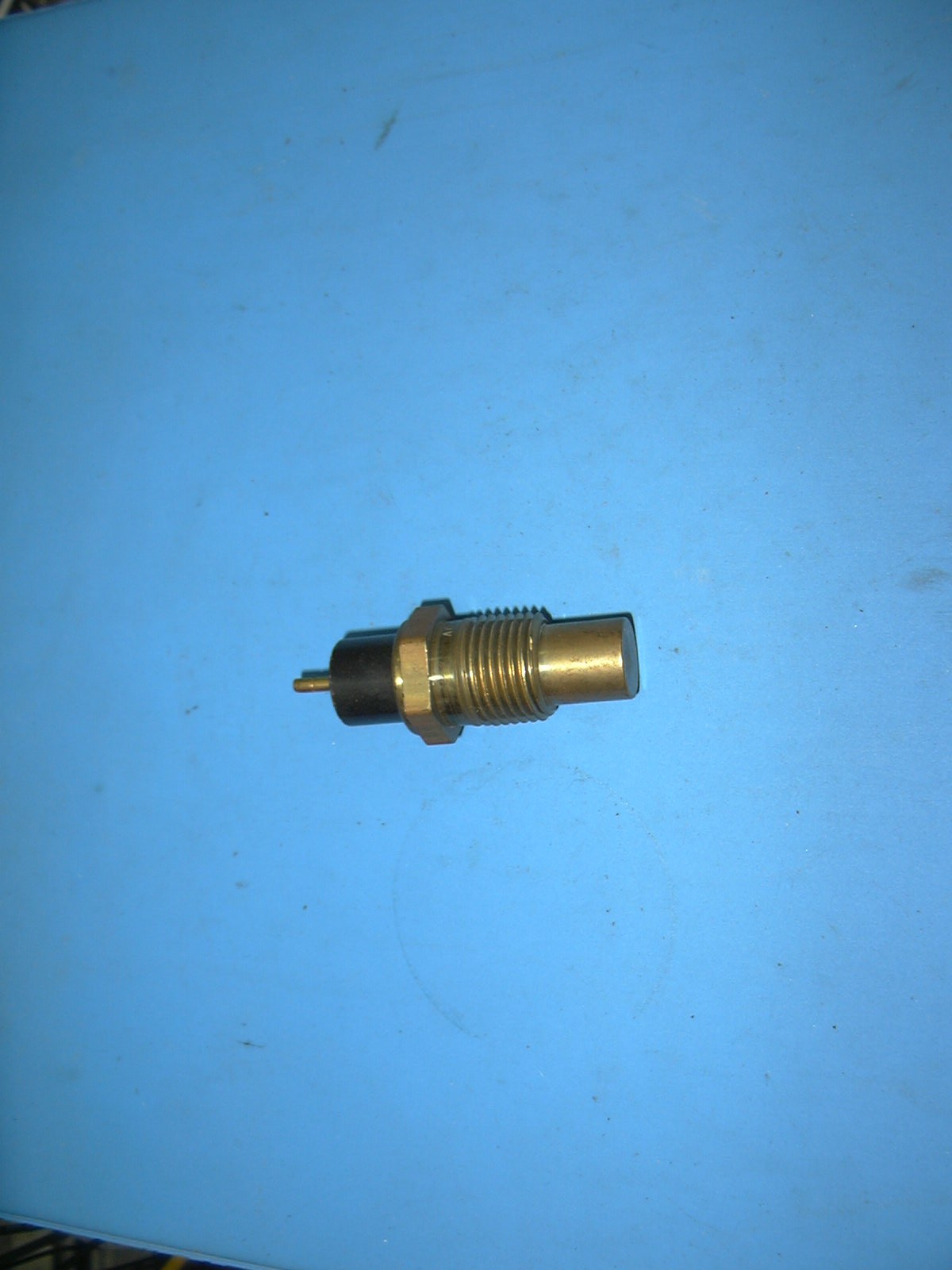 1967, 1970 Chevrolet Water Temperature Sending Switch NOS # 1993409 image 1