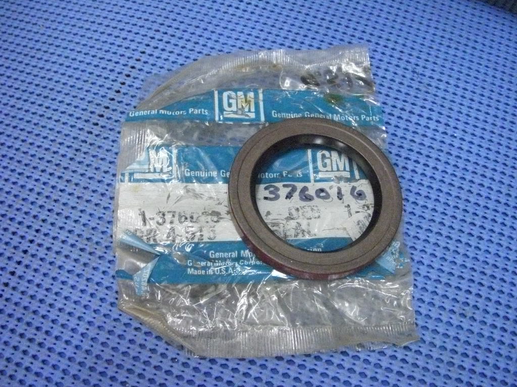 1973 - 1979 GM New Process 203 Transfer Case Input Shaft Retainer Seal NOS # 376016