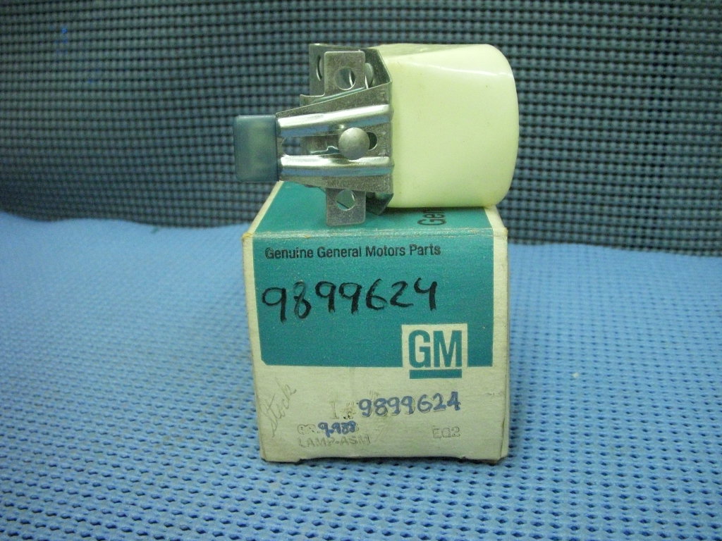 1971 - 1972 GM Trunk Compartment Lamp Package NOS # 9899624