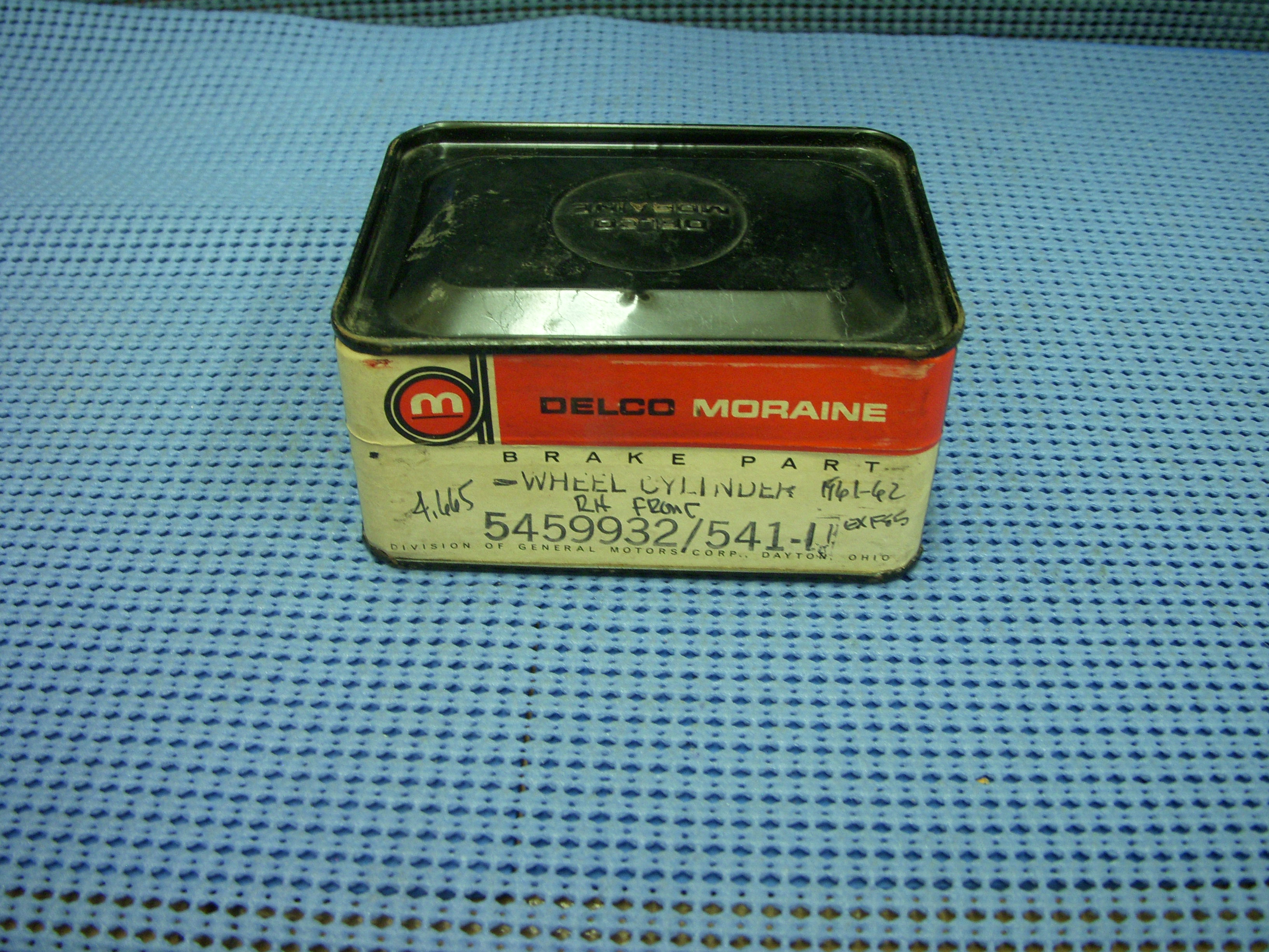 1961-1962 GM Right Hand Front Brake Wheel Cylinder NOS # 5459932