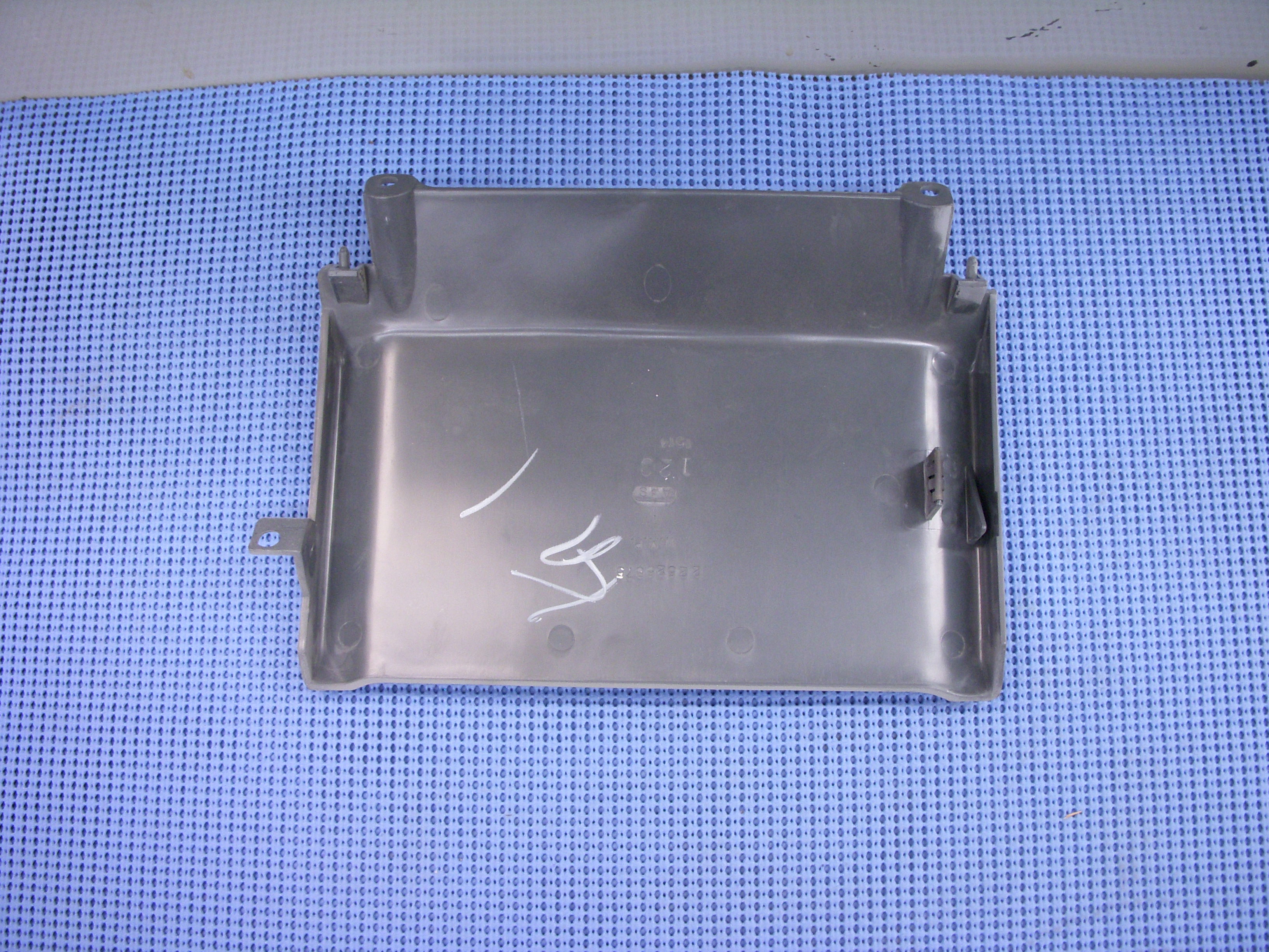 1991-1992 Oldsmobile Ash Tray Opening Cover NOS # 22525474