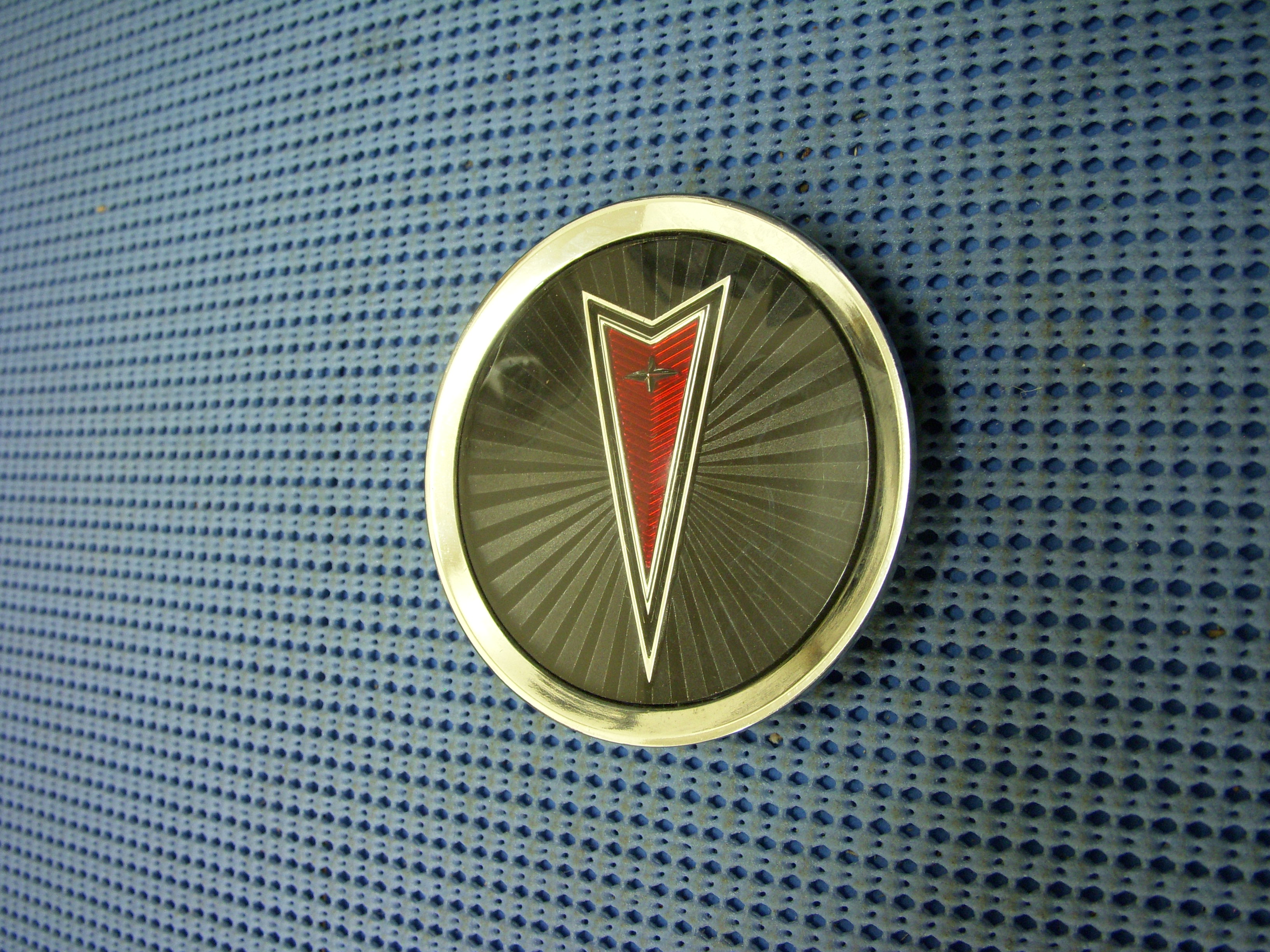 1985 Pontiac Wheel Medallion NOS # 10085767