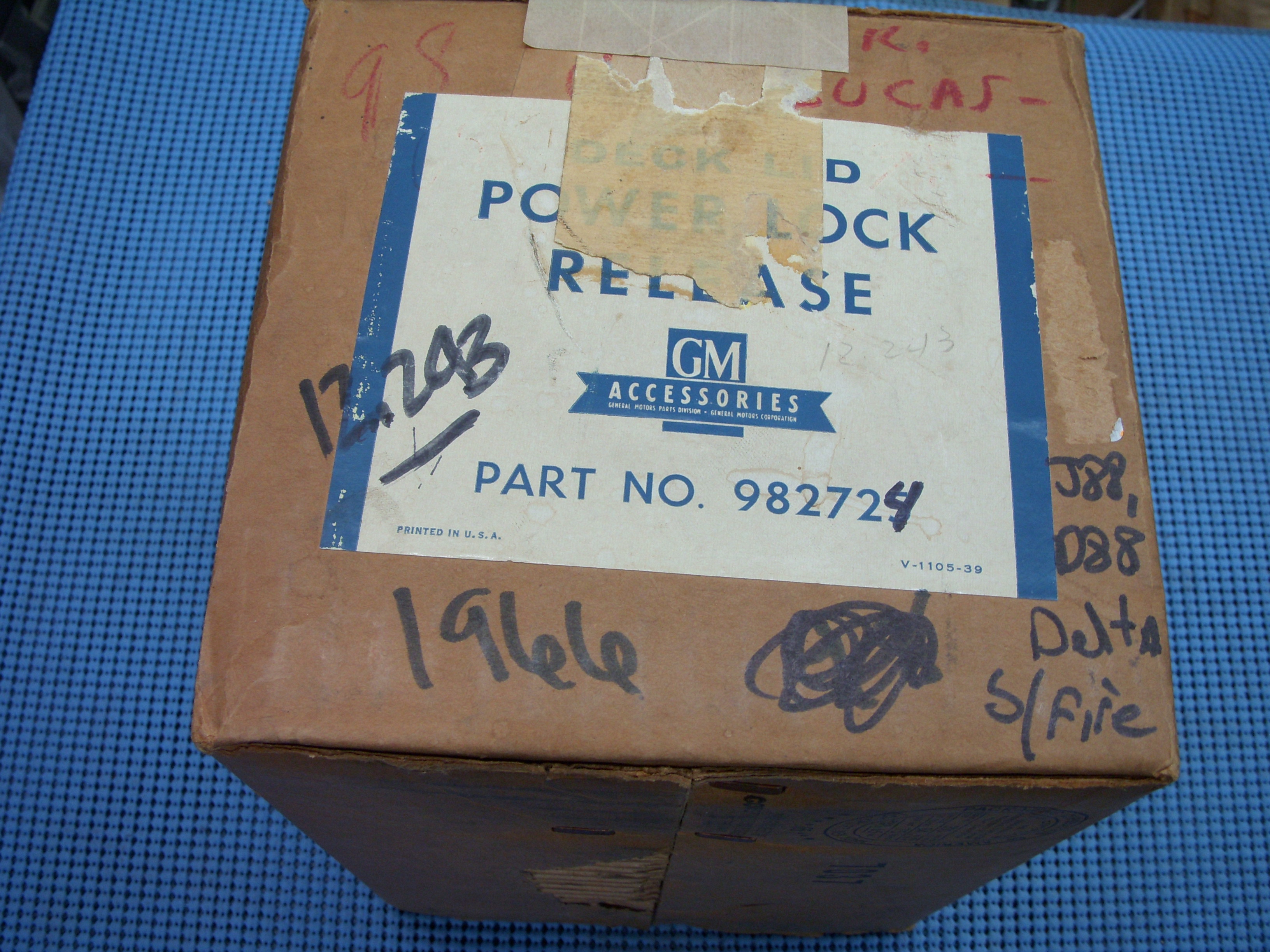 1966 Oldsmobile Deck Lid Power Lock Release Package NOS # 982724 ...